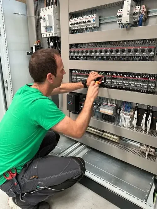sg automatismos instalaciones y cuadros electricos